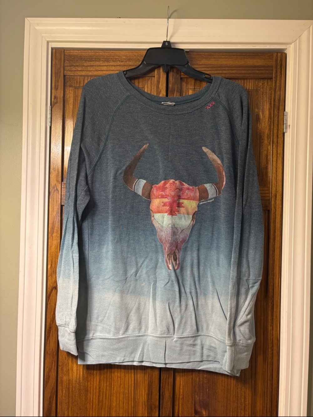 Graphic Ombre Sweatshirt with Bull Skull Print - Blue